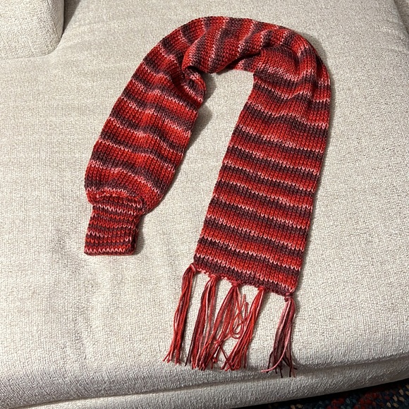 Woman's Handmade Scarf and Hat - Picture 4 of 7